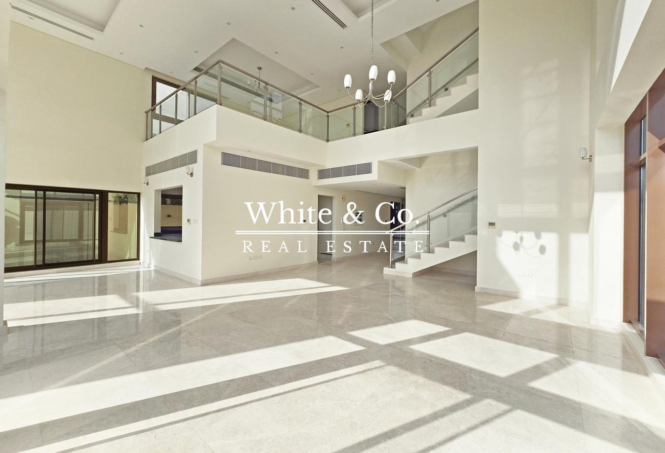 Luxury Villa | Vacant | Fully Landscaped photo 5