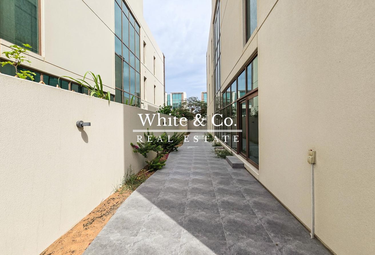 Luxury Villa | Vacant | Fully Landscaped photo 21