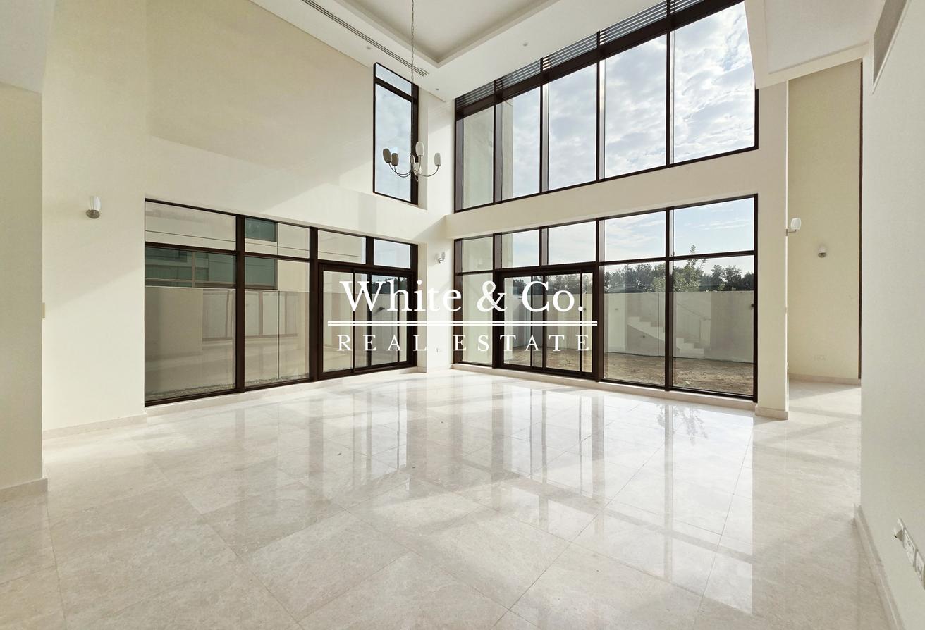 Luxury Villa | Vacant | Fully Landscaped photo 4