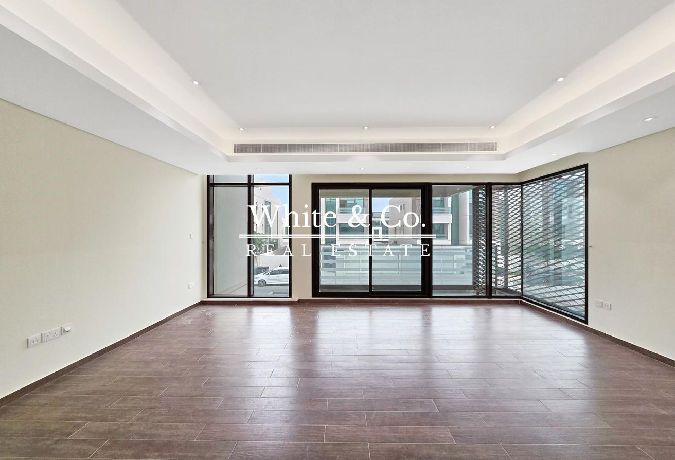 Luxury Villa | Vacant | Fully Landscaped photo 11