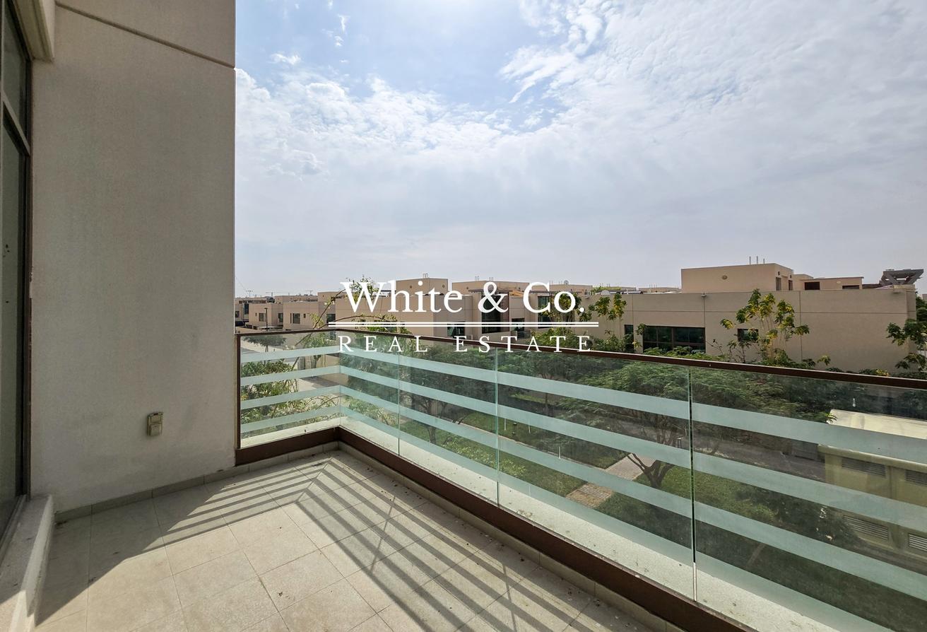 Luxury Villa | Vacant | Fully Landscaped photo 15