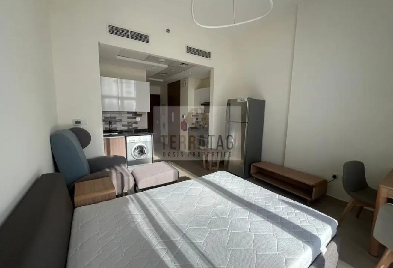 FURNISHED | CHILLER FREE | READY TO MOVE photo 2