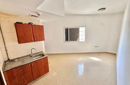 Apartment - Studio - 1 for rent in Fire Station Road - Muwaileh - Sharjah
