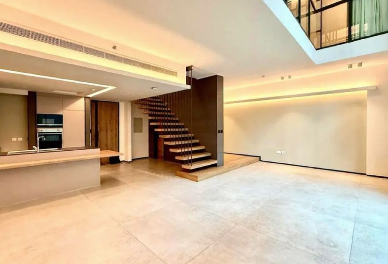 2 BEDROOM DUPLEX| VACANT | EXPANSIVE ROOF TERRACE
