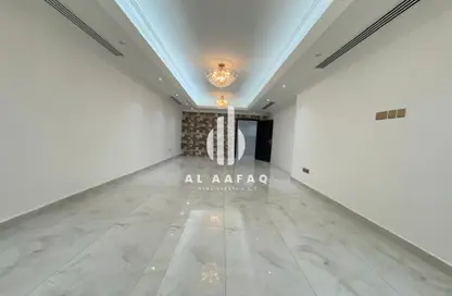 Apartment - 5 Bedrooms - 5 Bathrooms for rent in Al Khan - Sharjah