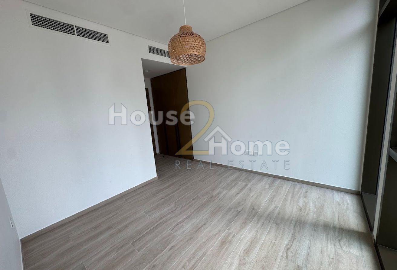 Unfurnished | Waterfront living | Spacious Unit photo 9