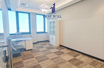 Business Centre - Studio - 4 Bathrooms for rent in Dar Al Salam Building - Corniche Road - Abu Dhabi