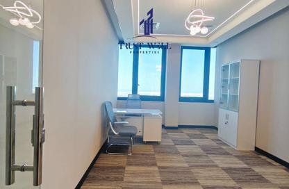 Business Centre - Studio - 4 Bathrooms for rent in Dar Al Salam Building - Corniche Road - Abu Dhabi