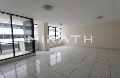 Apartment - 3 Bedrooms - 3 Bathrooms for rent in Golden Sands 7 - Al Mankhool - Bur Dubai - Dubai