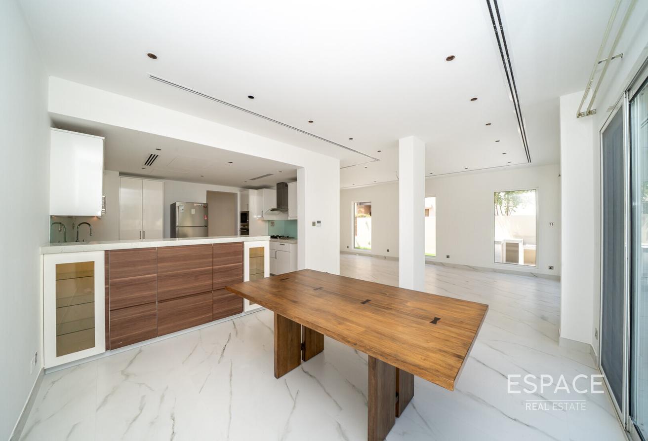 Fully Upgraded | Lake View | Extended photo 6
