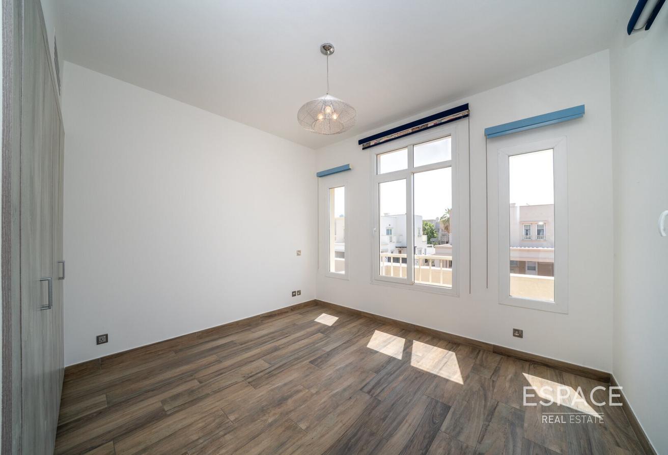 Fully Upgraded | Lake View | Extended photo 10