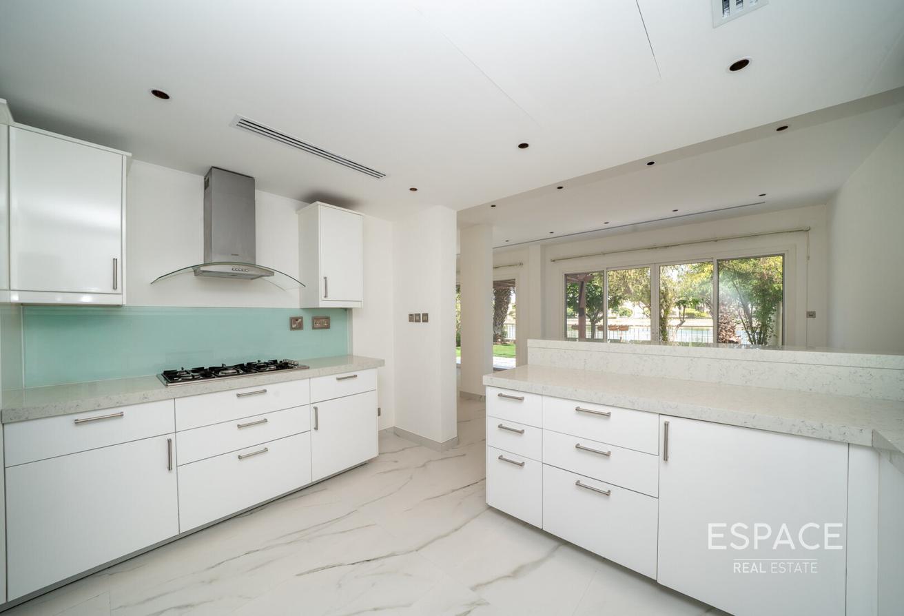 Fully Upgraded | Lake View | Extended photo 7