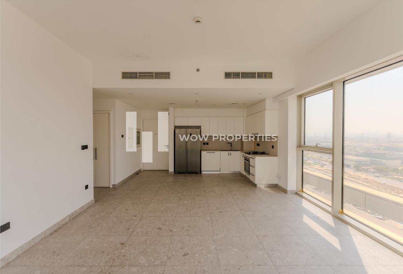 Corner Unit | High Floor | Unfurnished | Vacant photo 5