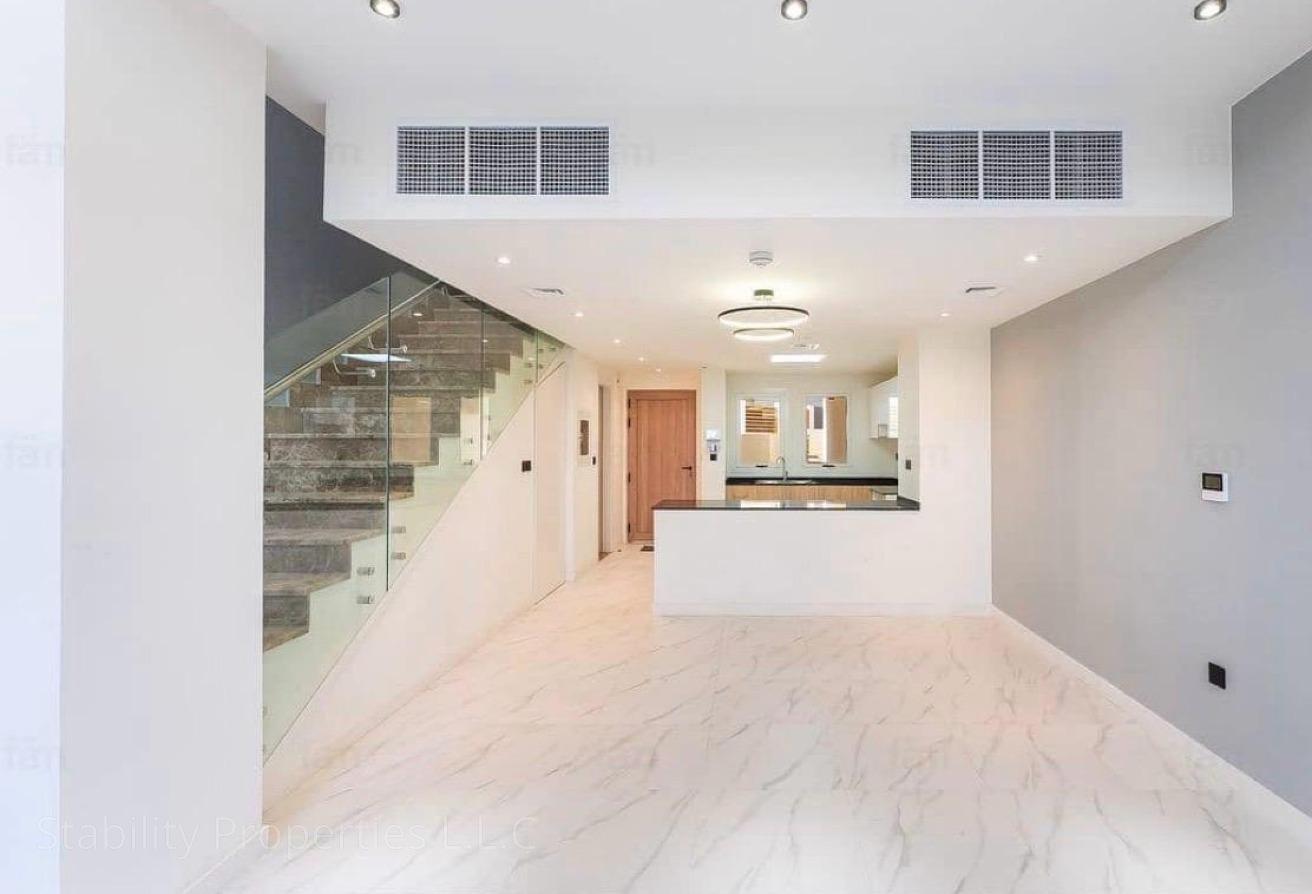 READY TO MOVE~SPACIOUS VILLA~WELL MAINTAINED photo 16