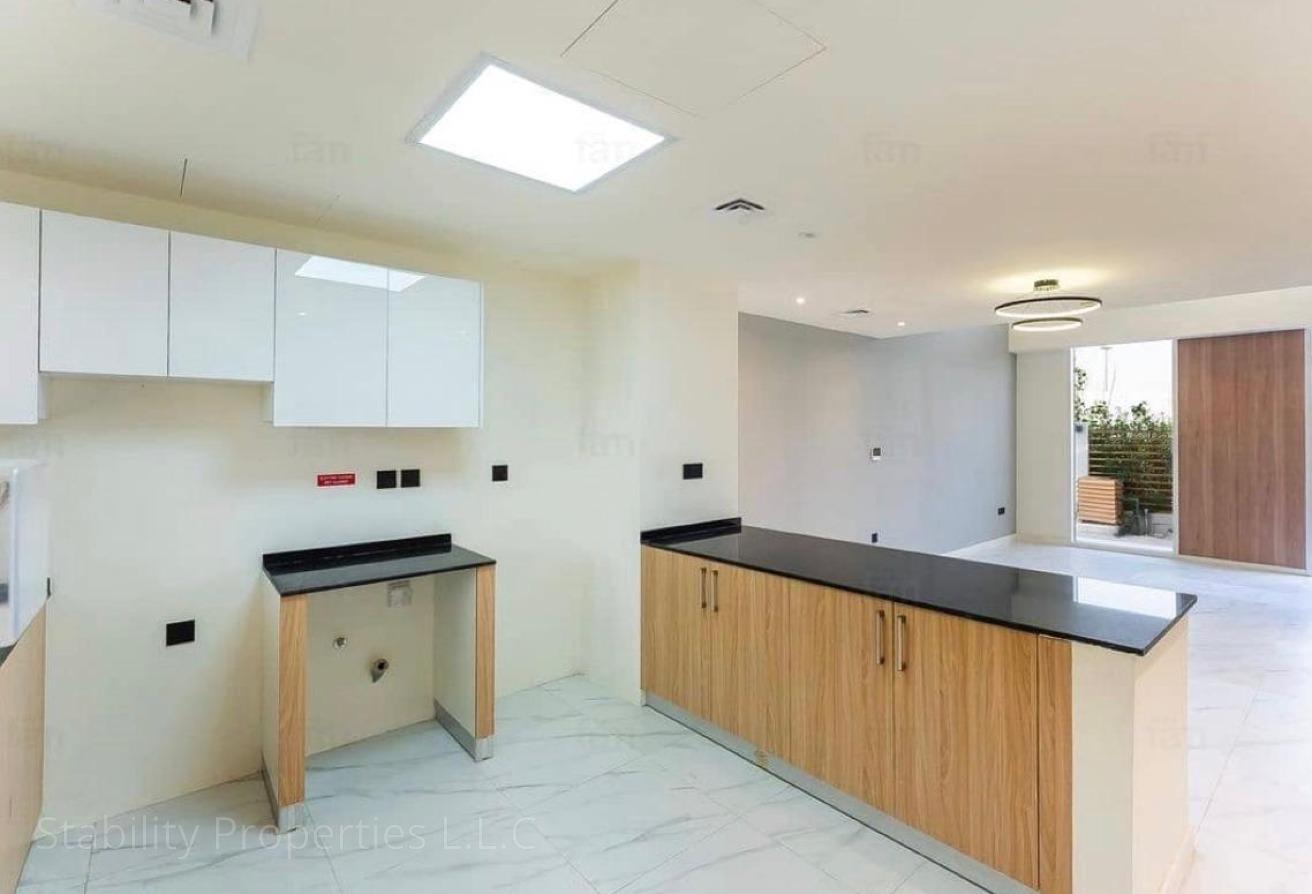 READY TO MOVE~SPACIOUS VILLA~WELL MAINTAINED photo 12