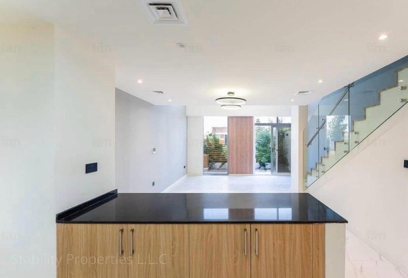 READY TO MOVE~SPACIOUS VILLA~WELL MAINTAINED photo 11