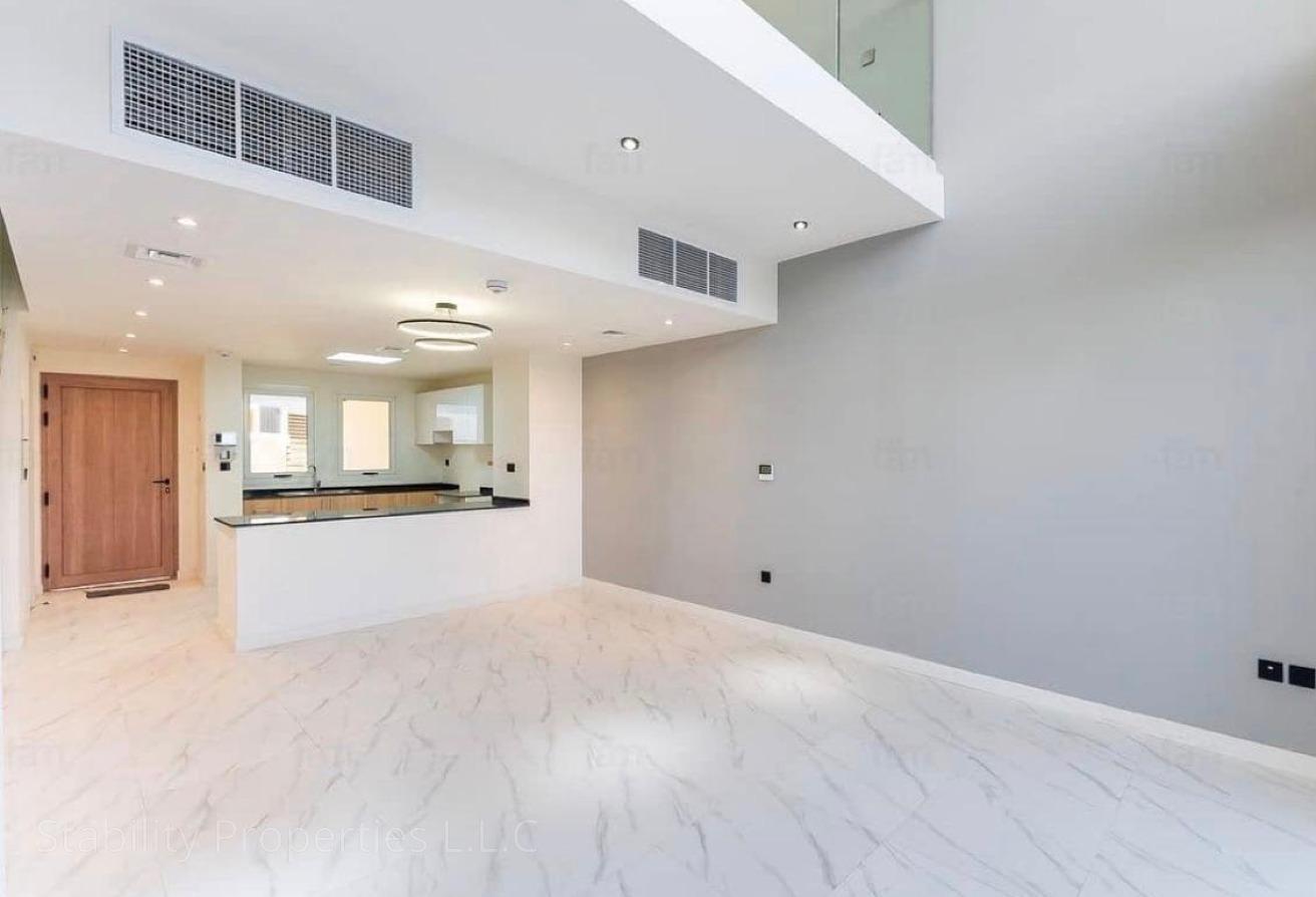 READY TO MOVE~SPACIOUS VILLA~WELL MAINTAINED photo 9