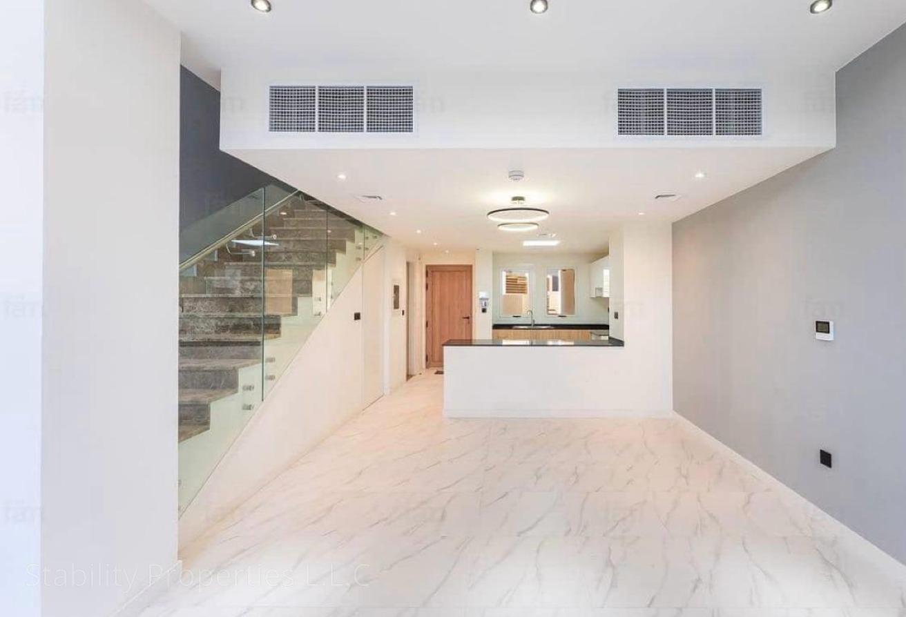 READY TO MOVE~SPACIOUS VILLA~WELL MAINTAINED photo 7