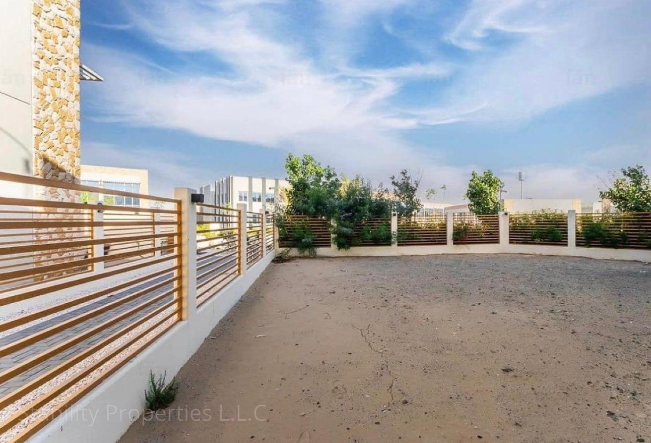 READY TO MOVE~SPACIOUS VILLA~WELL MAINTAINED photo 13