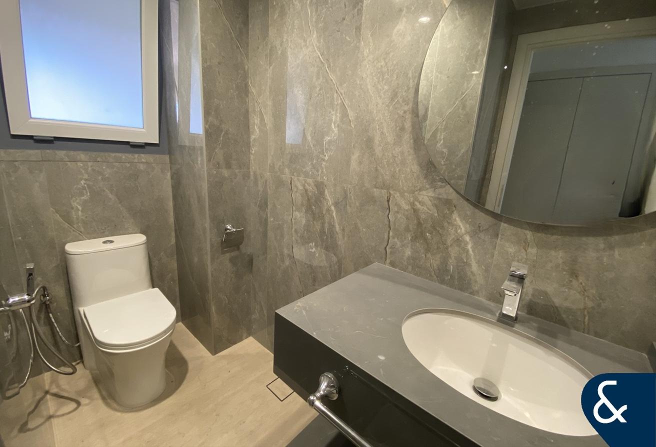 Upgraded | 2 Bed + Study | Prime Location photo 8