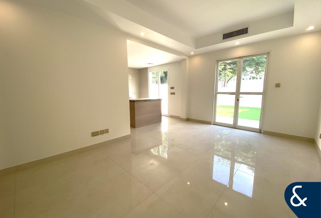Upgraded | 2 Bed + Study | Prime Location photo 5