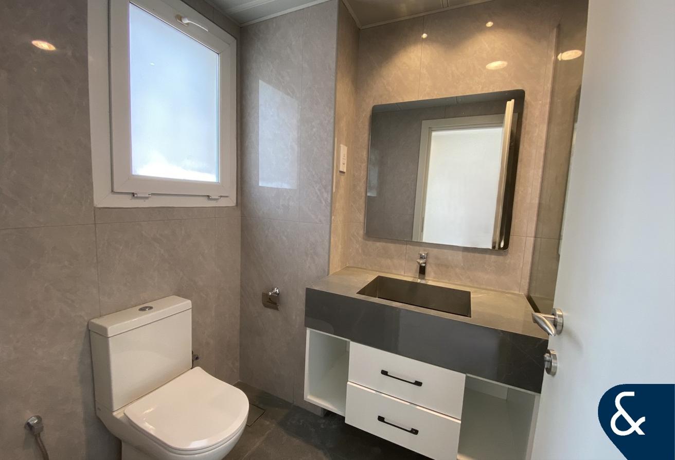 Upgraded | 2 Bed + Study | Prime Location photo 11