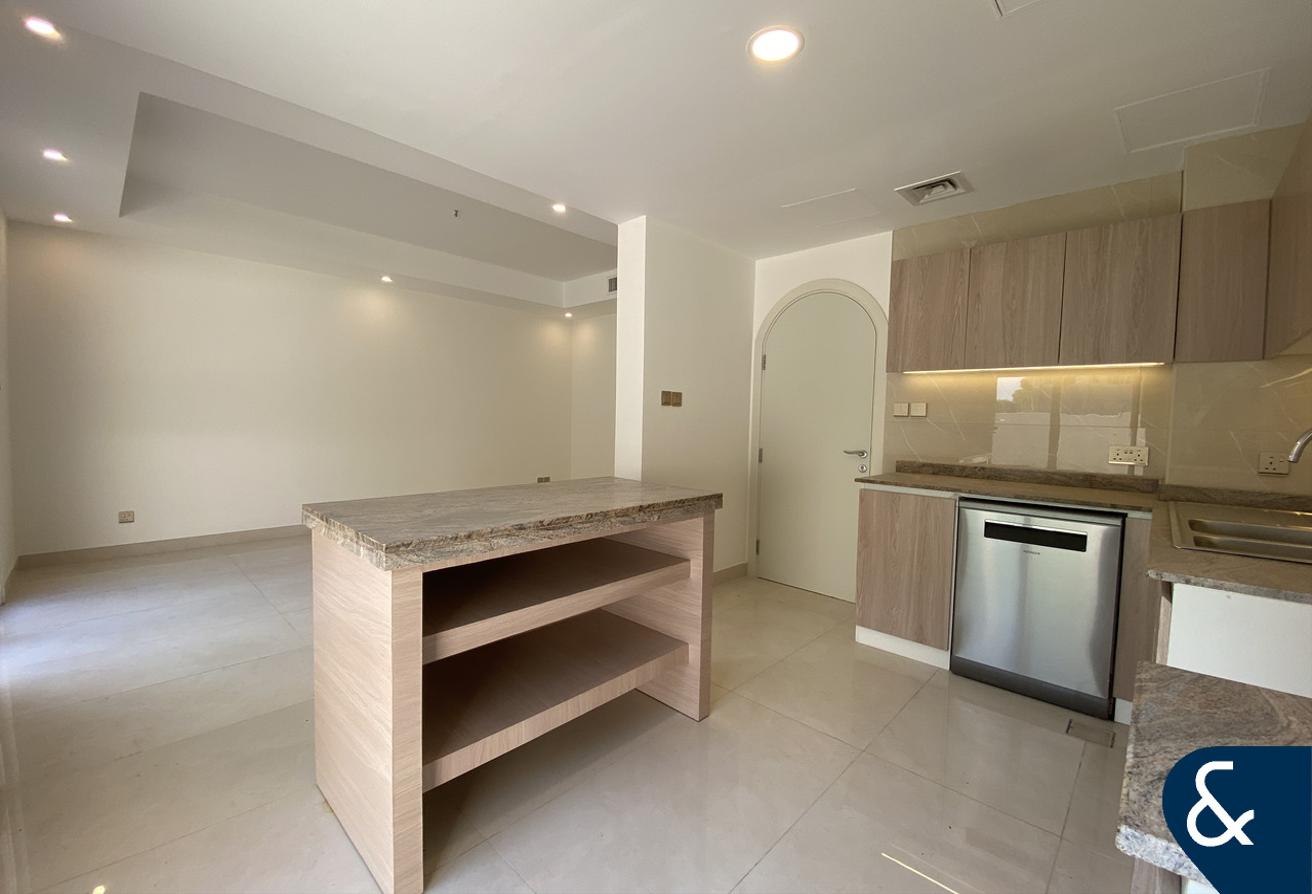 Upgraded | 2 Bed + Study | Prime Location photo 6