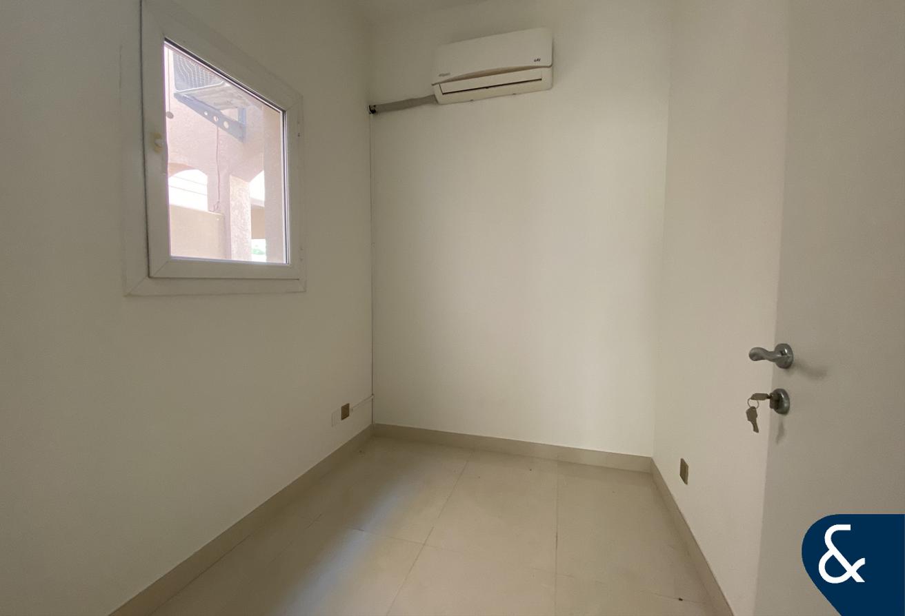 Upgraded | 2 Bed + Study | Prime Location photo 12