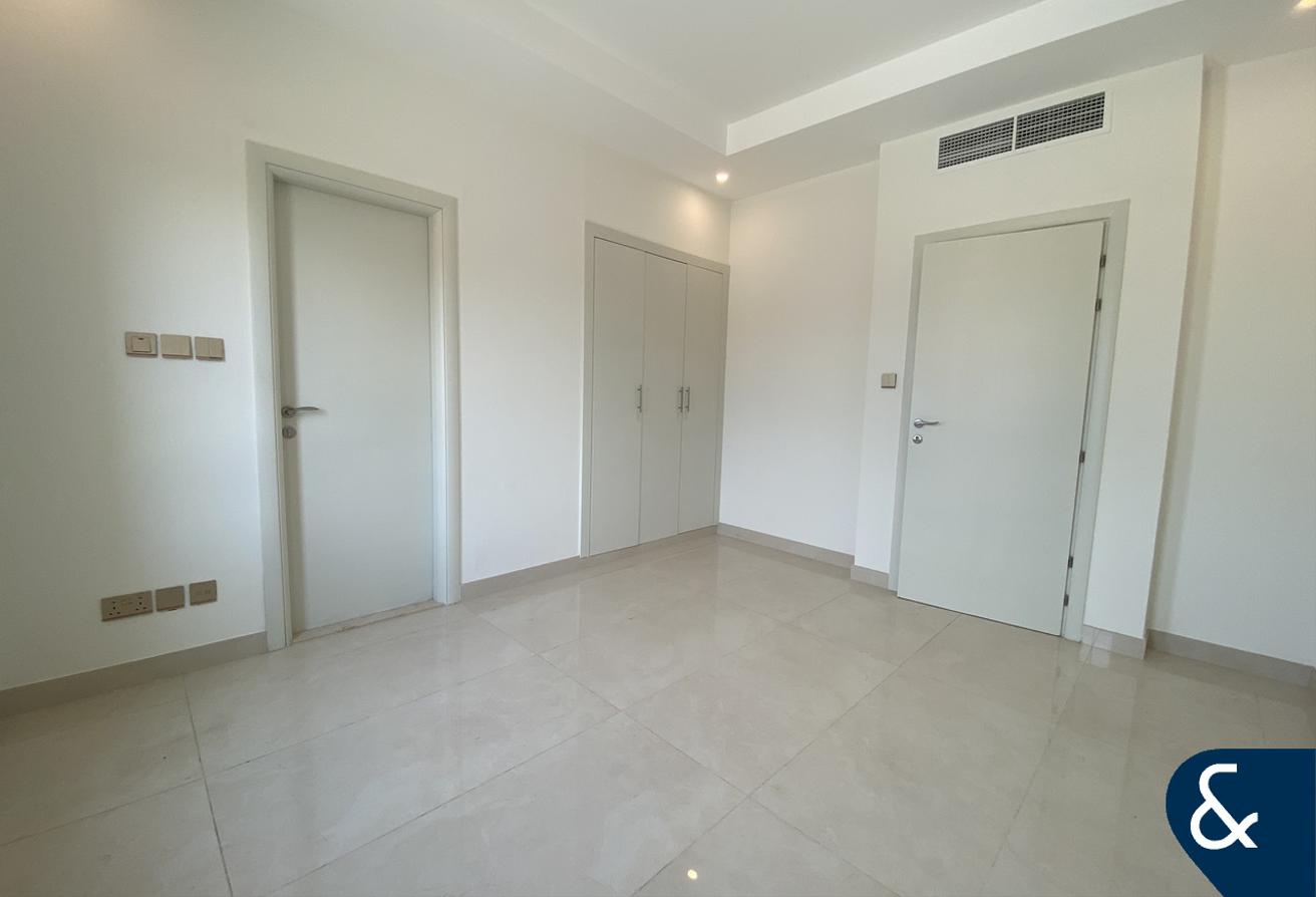 Upgraded | 2 Bed + Study | Prime Location photo 9