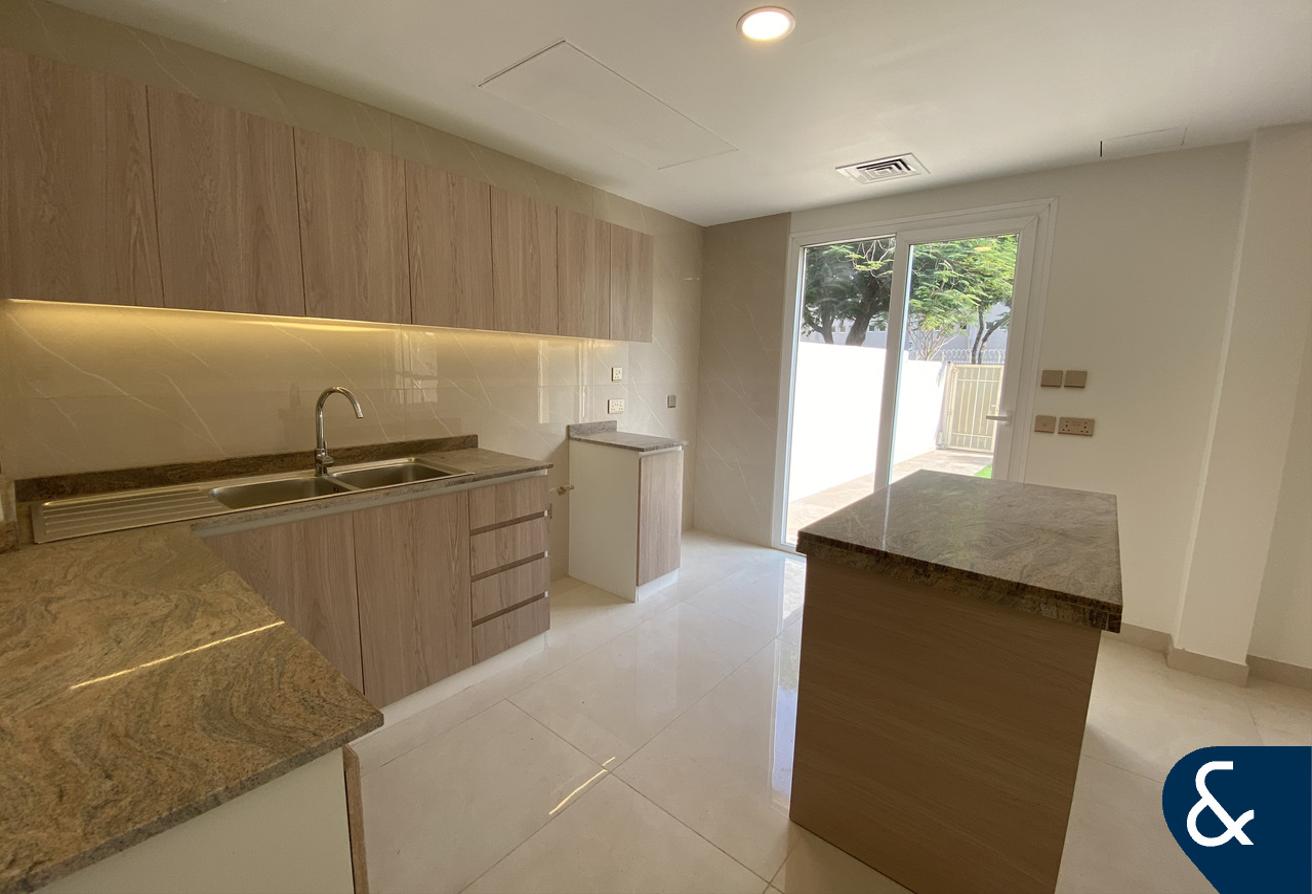 Upgraded | 2 Bed + Study | Prime Location photo 7