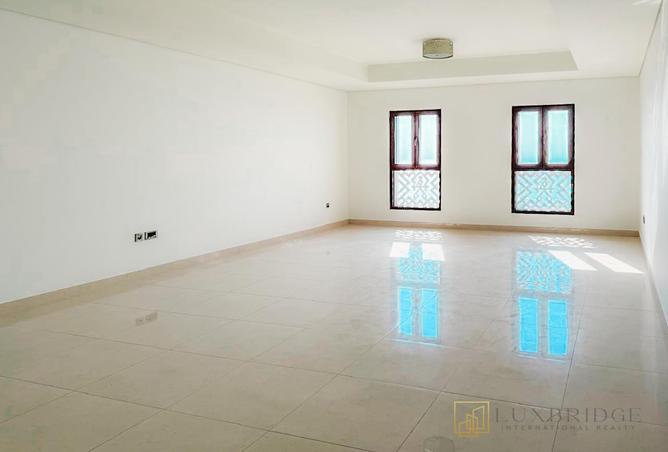 Luxury 2BR | Spacious Layout | Vacant photo 3