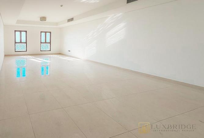 Luxury 2BR | Spacious Layout | Vacant photo 2