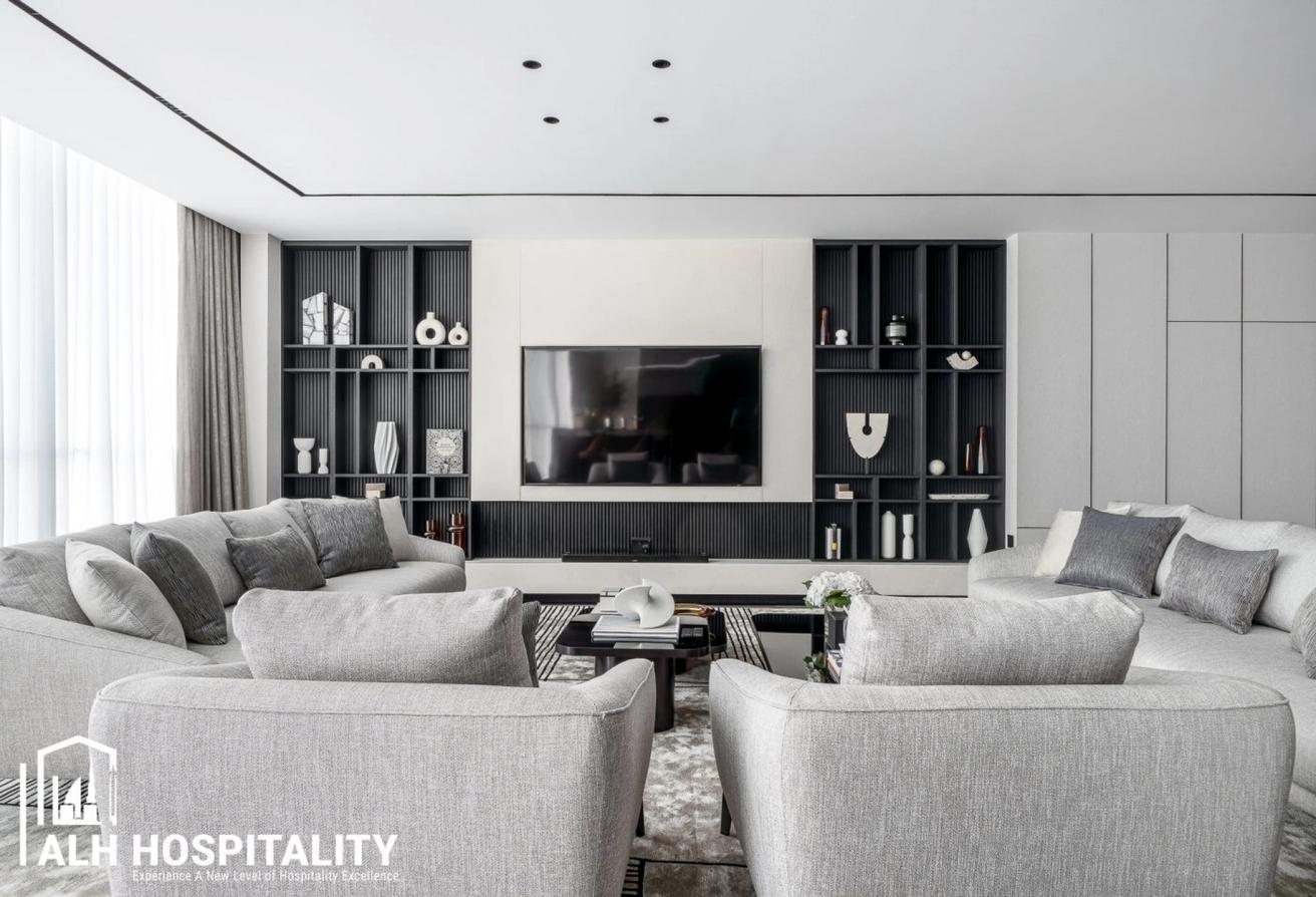 Presidential Suite|Private Cinema Room and Jacuzzi photo 4