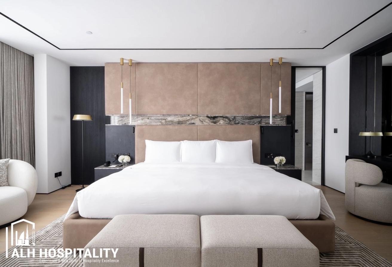Presidential Suite|Private Cinema Room and Jacuzzi photo 13