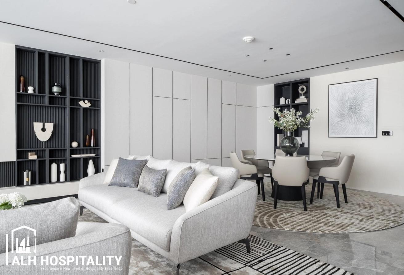 Presidential Suite|Private Cinema Room and Jacuzzi photo 8