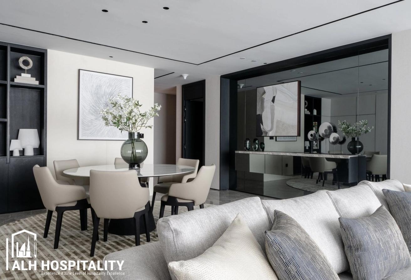 Presidential Suite|Private Cinema Room and Jacuzzi photo 5