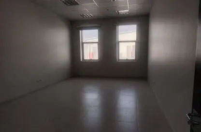 Warehouse - Studio - 2 Bathrooms for rent in Mussafah Industrial Area - Mussafah - Abu Dhabi