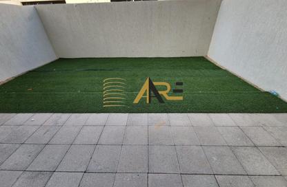 Townhouse - 2 Bedrooms - 4 Bathrooms for rent in Nasma Residence - Al Tai - Sharjah
