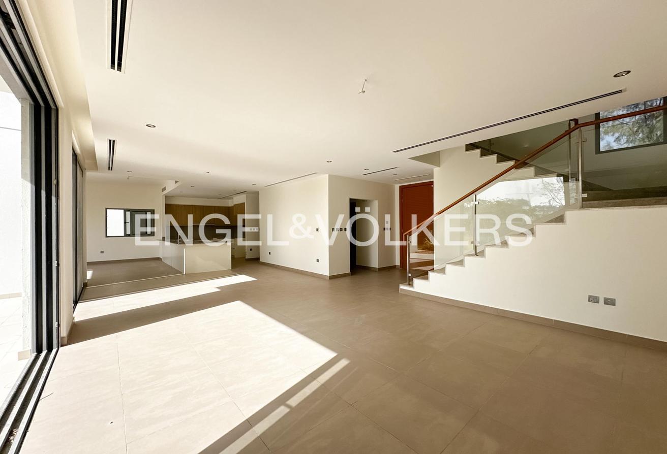 Corner Unit | Ready To Move In | Single Row photo 5