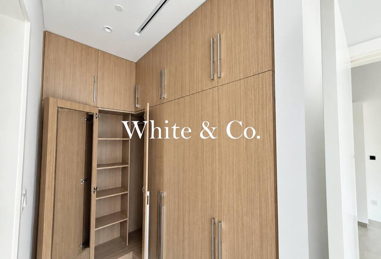 Kitchen Appliances|Spacious unit | Vacant photo 9