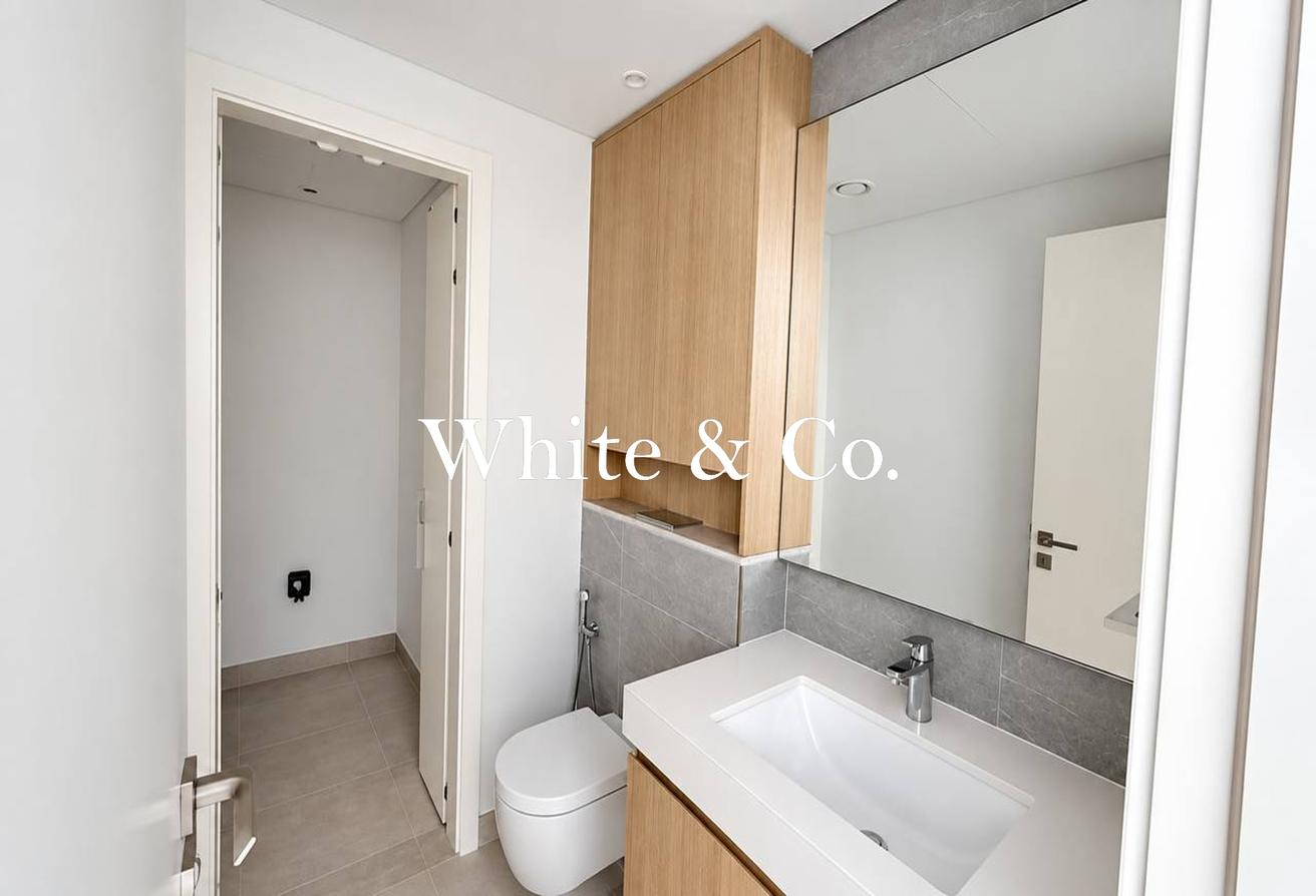 Kitchen Appliances|Spacious unit | Vacant photo 6