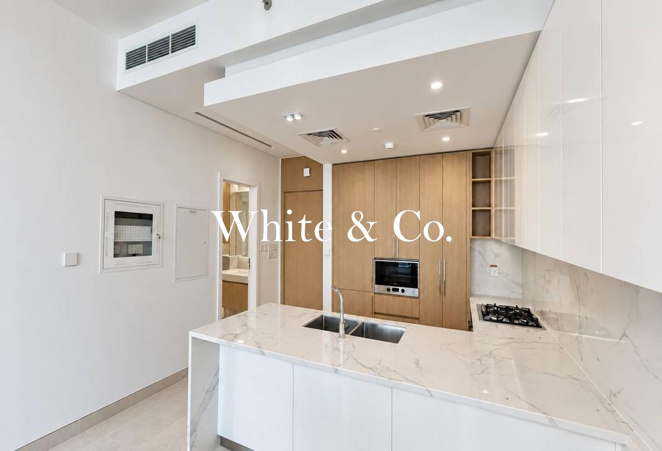 Kitchen Appliances|Spacious unit | Vacant photo 4