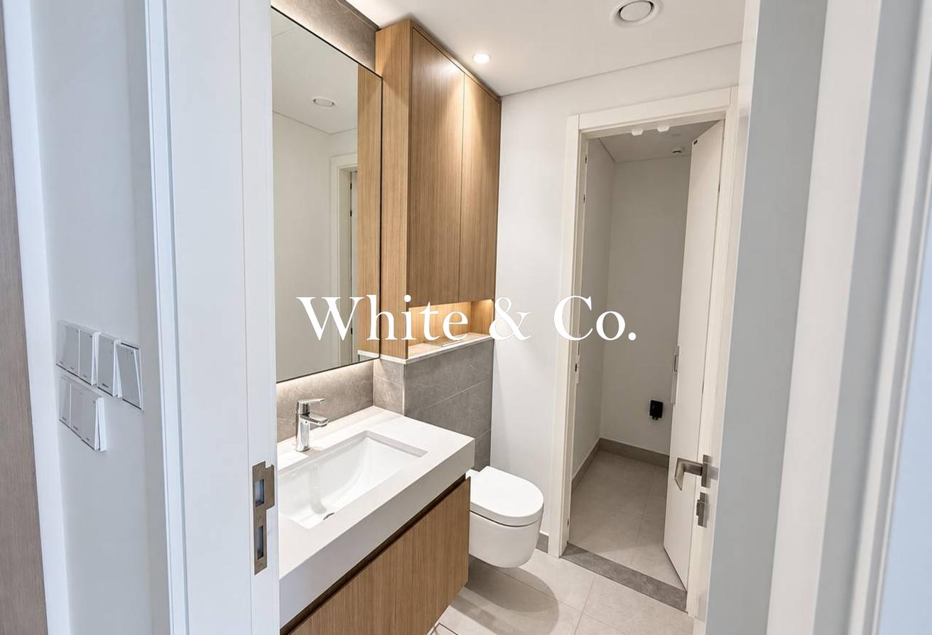 Kitchen Appliances|Spacious unit | Vacant photo 8
