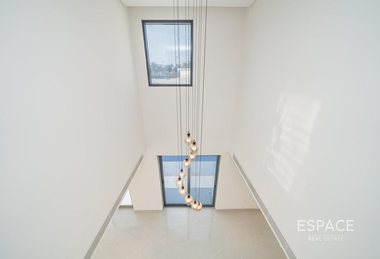 Vibrant | Private Pool | Vacant photo 13