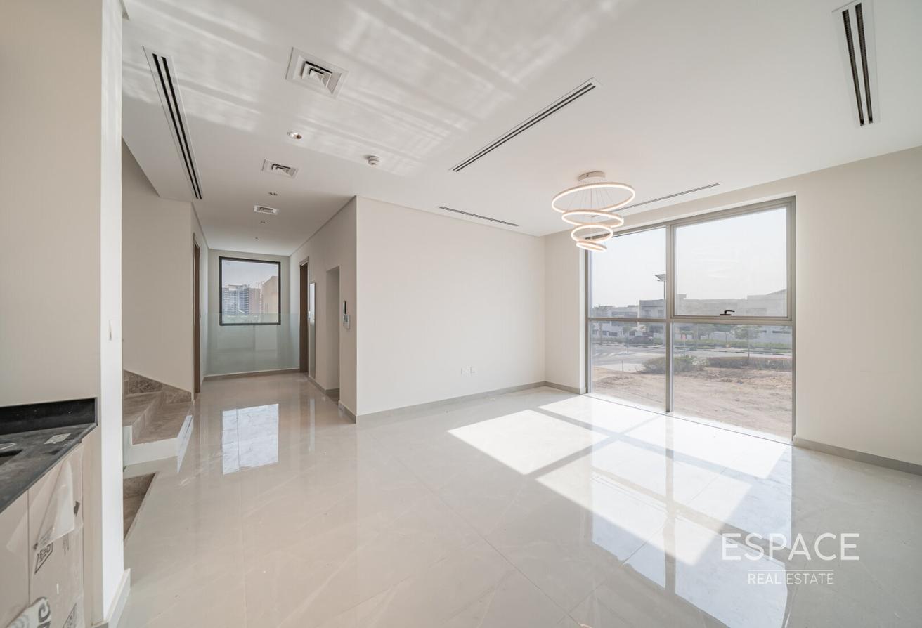 Vibrant | Private Pool | Vacant photo 7