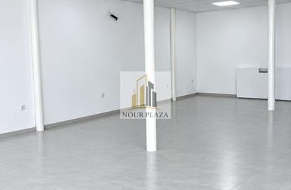 Warehouse - Studio - 2 for rent in Mussafah Industrial Area - Mussafah - Abu Dhabi