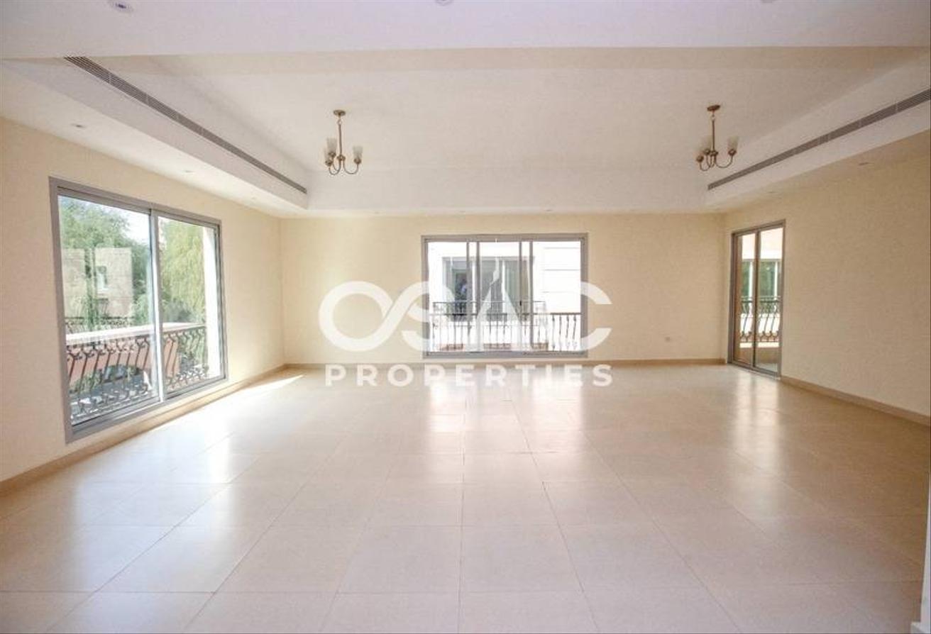 4 BHK Villa | Balcony | Close to Metro & School photo 2