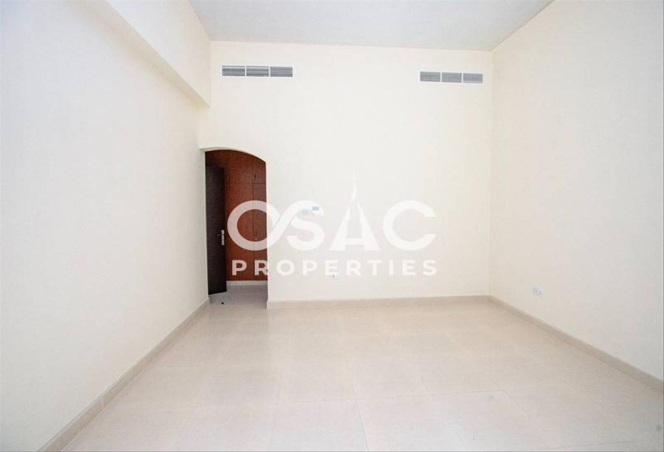 4 BHK Villa | Balcony | Close to Metro & School photo 4