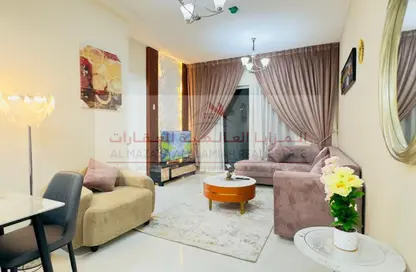 شقة - 2 غرف نوم - 2 حمامات للايجار في برج منازل 5 - شارع التعاون - التعاون - الشارقة