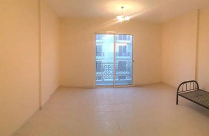 Apartment - Studio - 1 Bathroom for rent in Building IC1-EMR-11 - Emirates Cluster - International City - Dubai